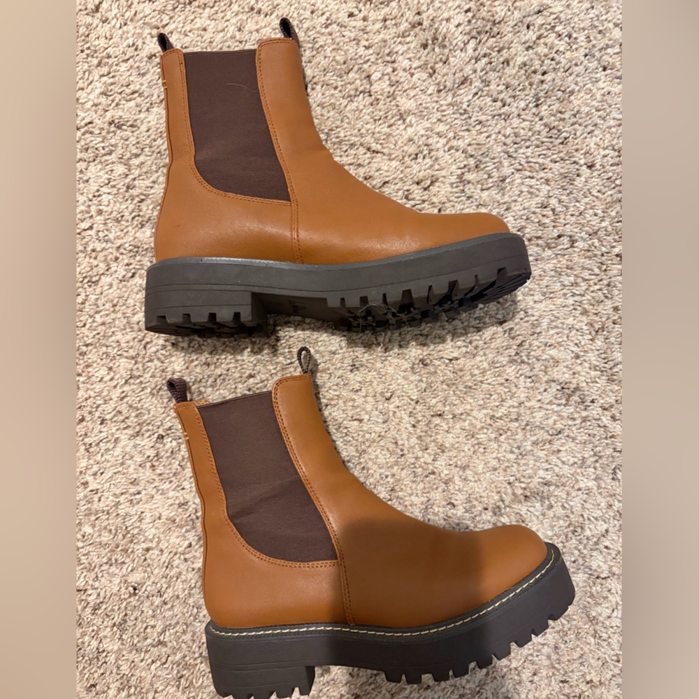 Sam Edelman Women’s Brown Chelsea Lug Boot